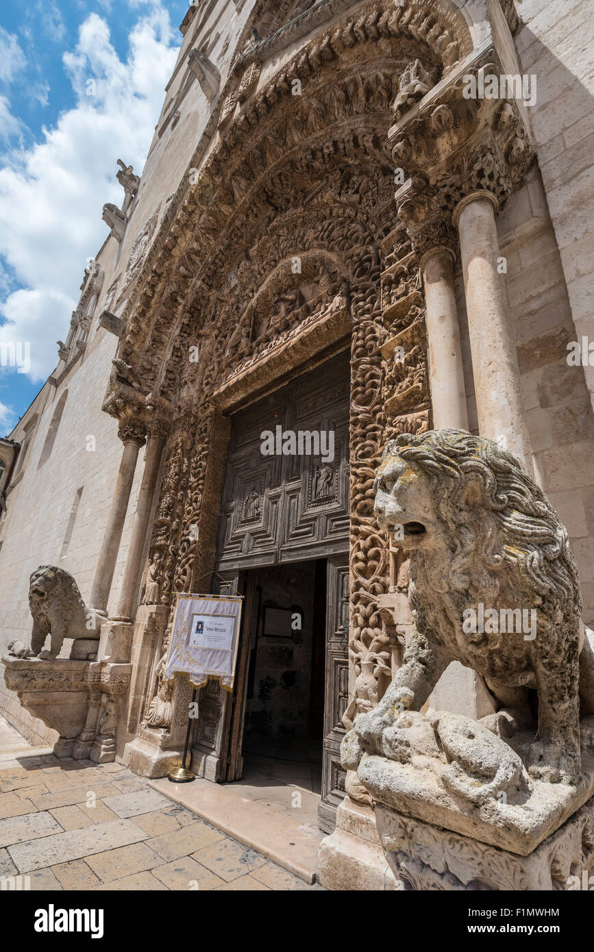 The late Romanesque early Gothic portal of S. Maria Assunta Cathedral, Altamura, Puglia, Italy Stock Photo