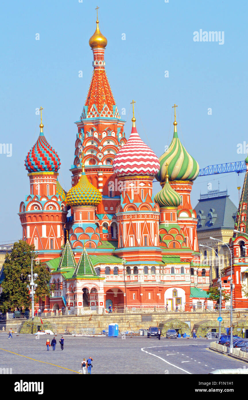 The Moscow Kremlin Red Square St Basil S Cathedral Sunlight Day Stock Photo Alamy