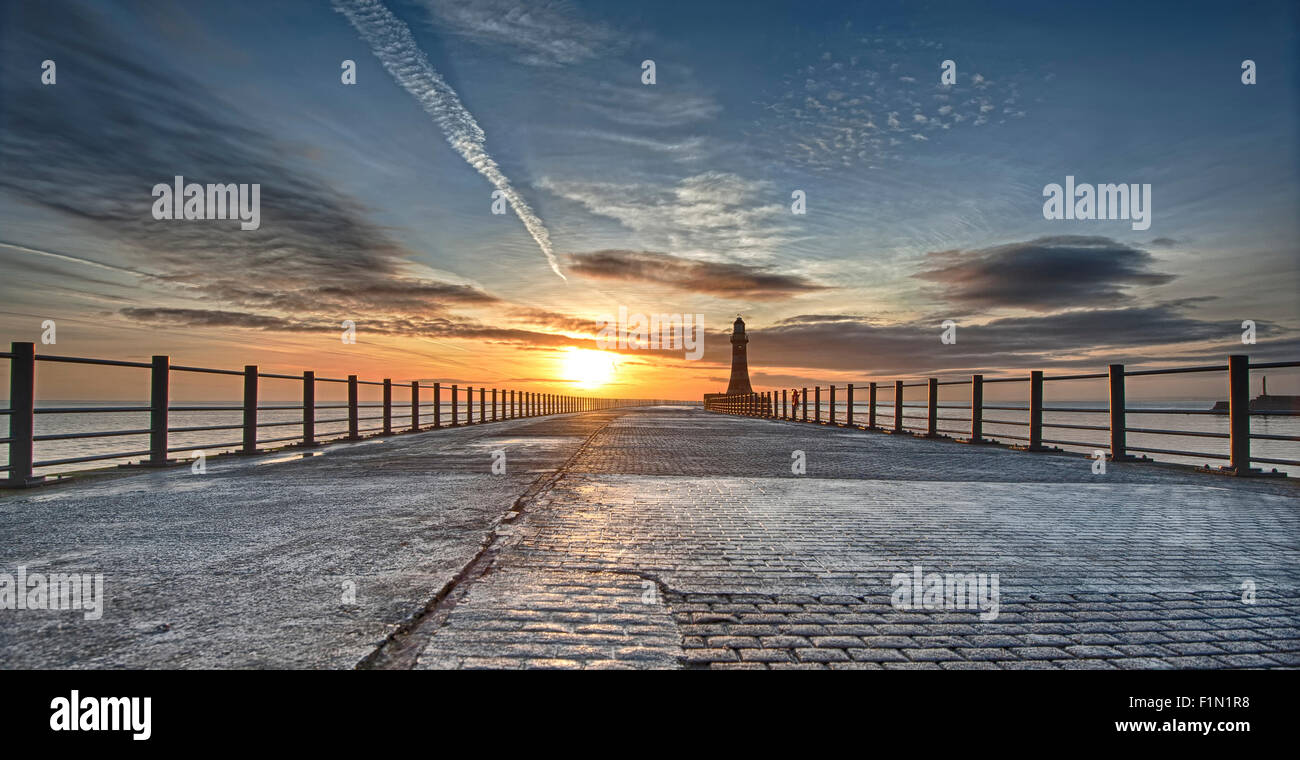 Sunrise over Roker lighthouse Stock Photo - Alamy
