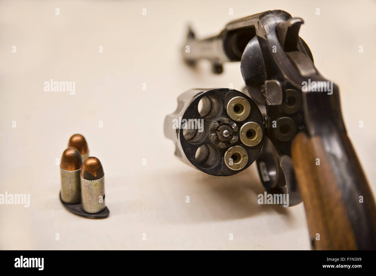 Smith and Wesson U.S. Model 1917 (2nd Model Hand Eject) Revolver with 3 rounds in the cylinder and 3 rounds in a half moon clip Stock Photo