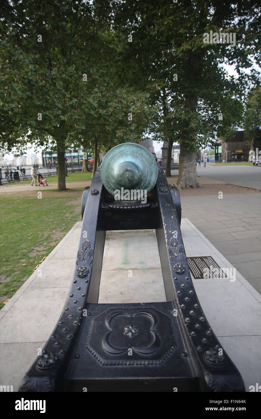 Book bench trail hi-res stock photography and images - Alamy