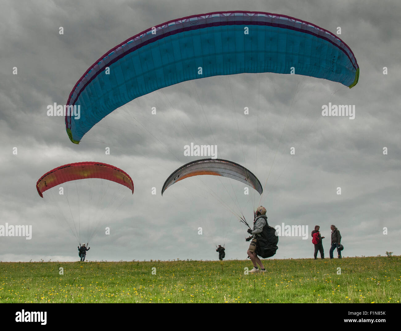 Firle Beacon, East Sussex, UK.4 September 2015.Overcast with a Northerly breeze make for good Paragliding conditions, if somewhat cooler, over the South Downs.. Stock Photo