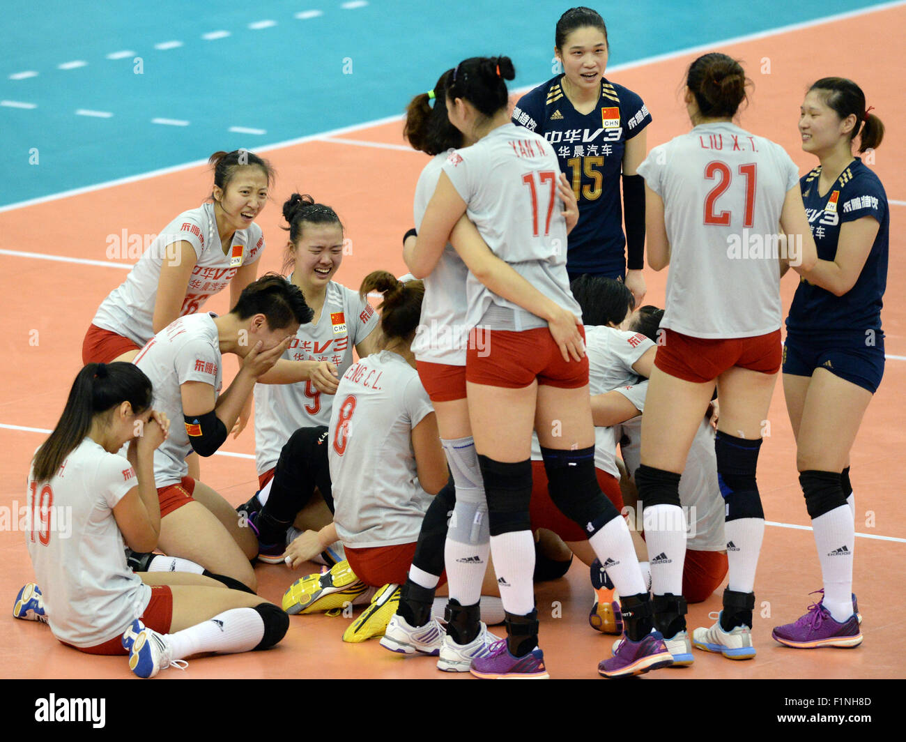 Nagoya, Japan. 5th Sep, 2015. Players of China celebrate victory after the match of 2015 Women's Volleyball World Cup against Russia in Nagoya, Japan, Sept. 5, 2015. China won 3-1. © Ma Ping/Xinhua/Alamy Live News Stock Photo