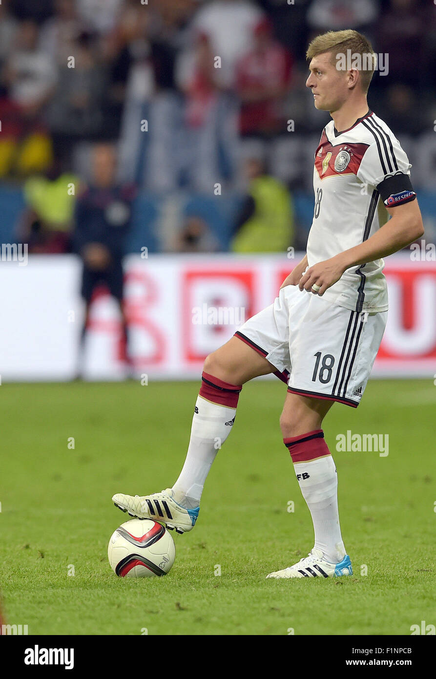 Germany's Toni Kroos in action during the Group D qualifier for the European Championships at the Commerzbank-Arena in Frankfurt am Main, Germany, 4 September 2015. PHOTO: FEDERICO GAMBARINI/DPA Stock Photo