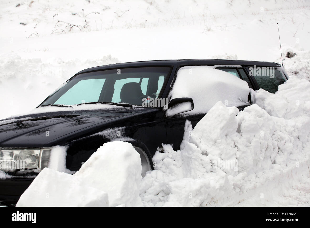 Car covered in snow Stock Photo Alamy
