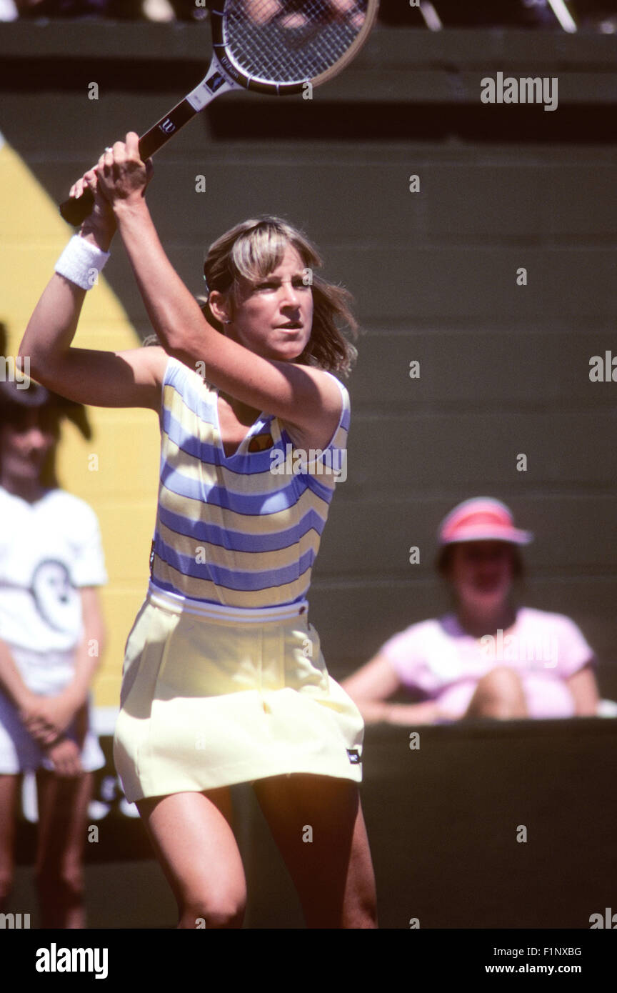 Magazine Tennis De Juillet 1977 - Chris Evert En Couverture - Numéro E 5437 - état Correct (signes D'âge)
