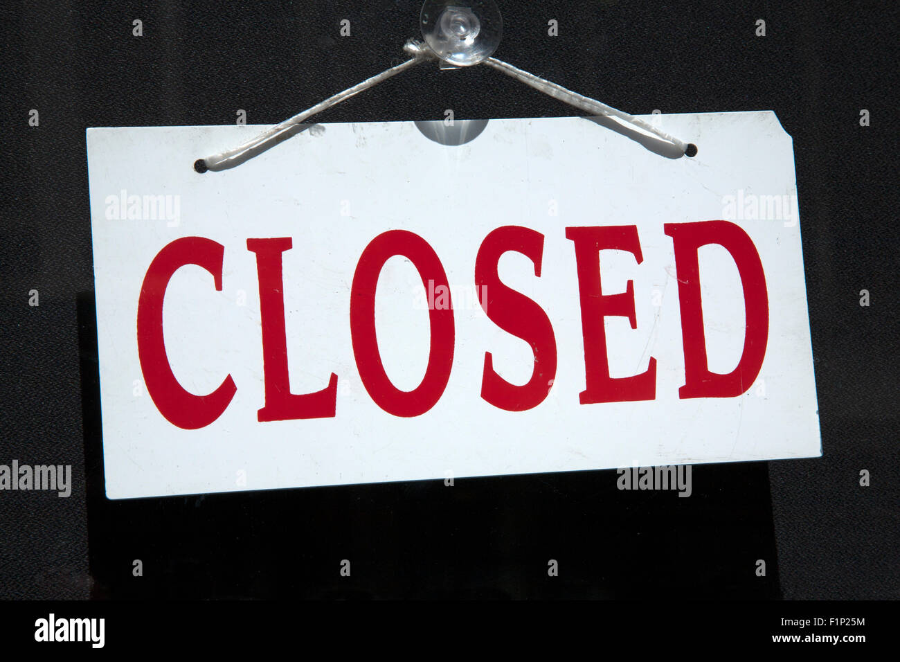 Closed Sign on Shop Window Stock Photo - Alamy