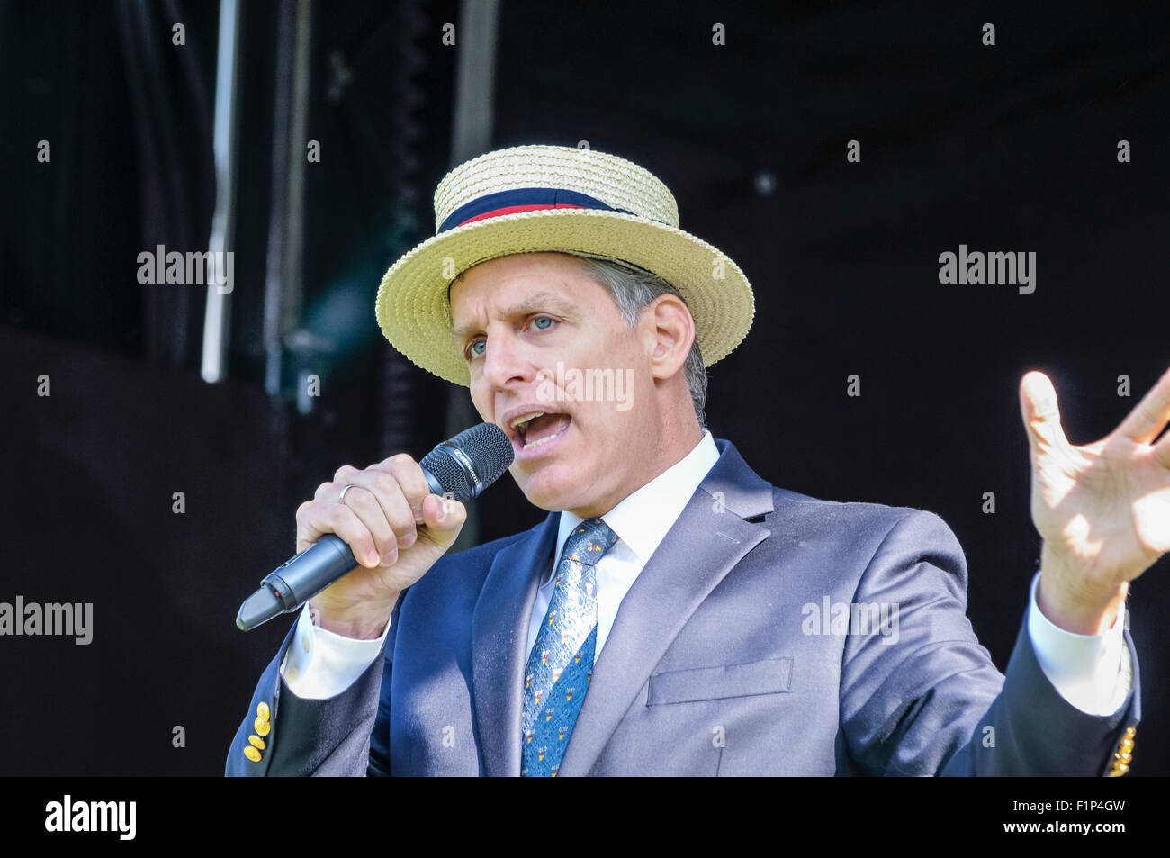 Hillsborough, Northern Ireland. 5 SEP 2015 - George Shea from Major League Eating entertains the crowd at the Hillsborough International Oyster Festival prior to the World Oyster Eating Competition. Credit:  Stephen Barnes/Alamy Live News Stock Photo