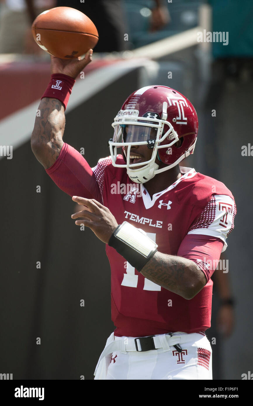 Philadelphia, Pennsylvania, USA. 5th Sep, 2015. Temple Owls quarterback P.J. Walker (11) throws the ball during the NCAA football game between the Penn State Nittany Lions and the Temple Owls at Lincoln Financial Field in Philadelphia, Pennsylvania. Credit:  csm/Alamy Live News Stock Photo