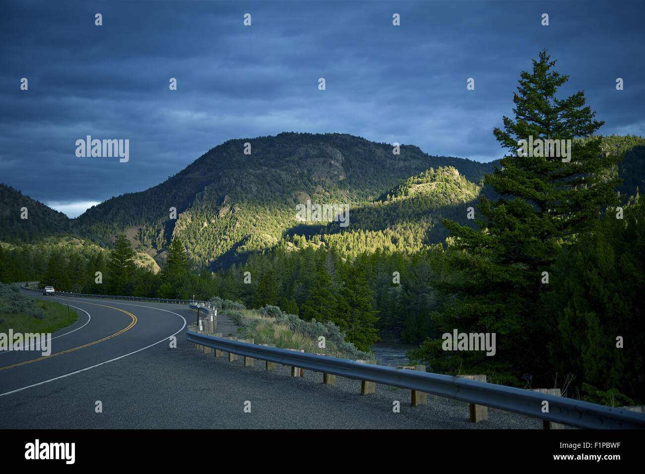 Montana Road Highway 89 Livingston to Gardiner, Montana. Road to