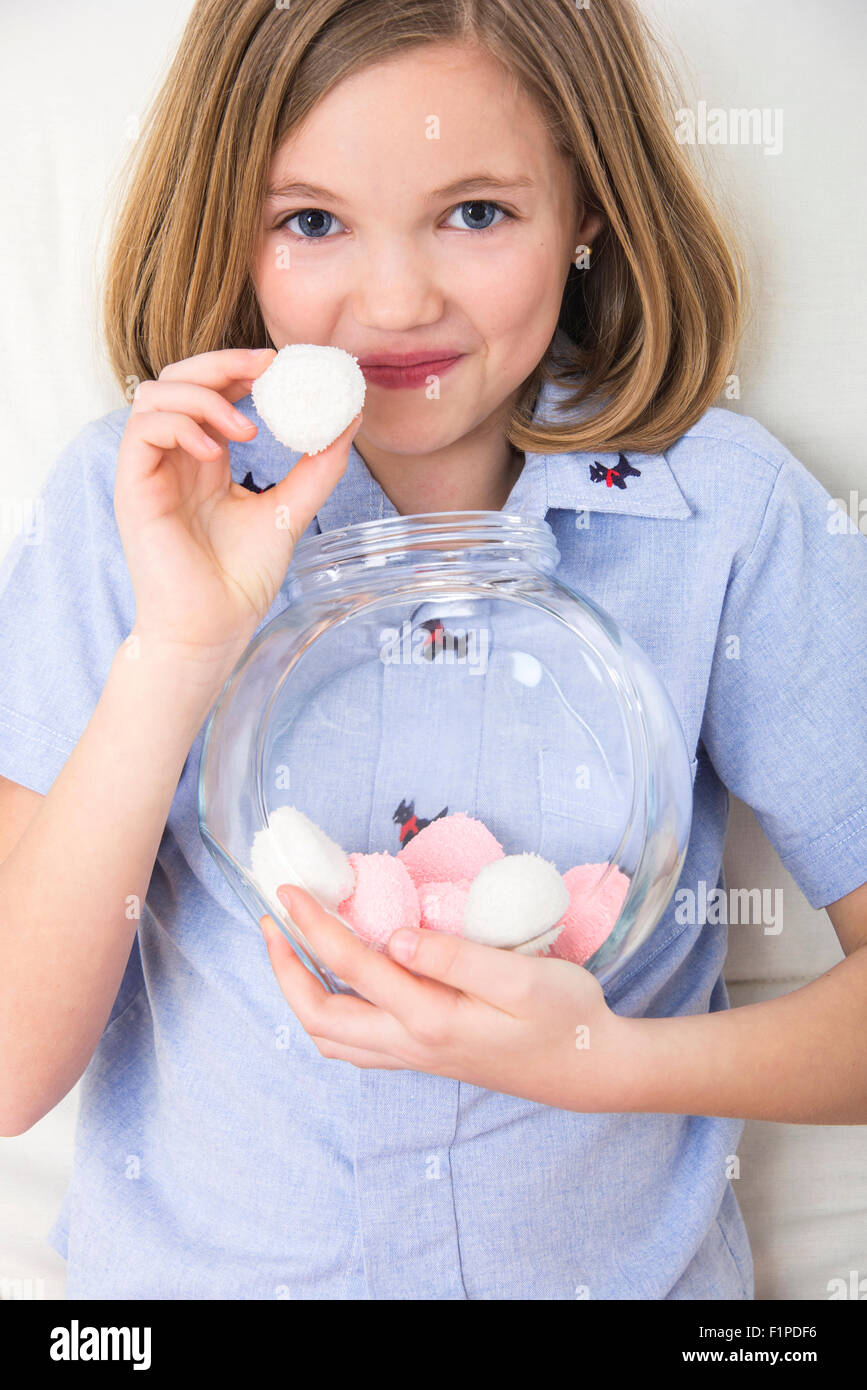 MODEL RELEASED. Girl holding marshmallows Stock Photo Alamy