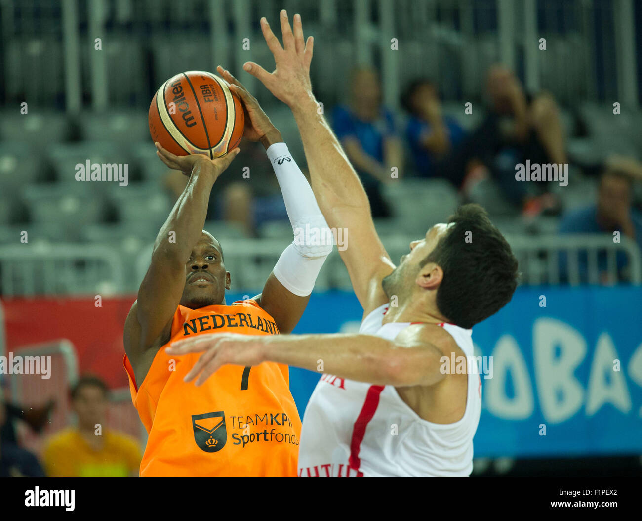 Zagreb, Croatia. 5th Sep, 2015. Charlon Kloof (L) of the Netherlands shoots during the EuroBasket 2015 Group C match against Georgia at Arena Zagreb in Zagreb, capital of Croatia, on Sept. 5, 2015. The Netherlands won 73-72. Credit:  Miso Lisanin/Xinhua/Alamy Live News Stock Photo