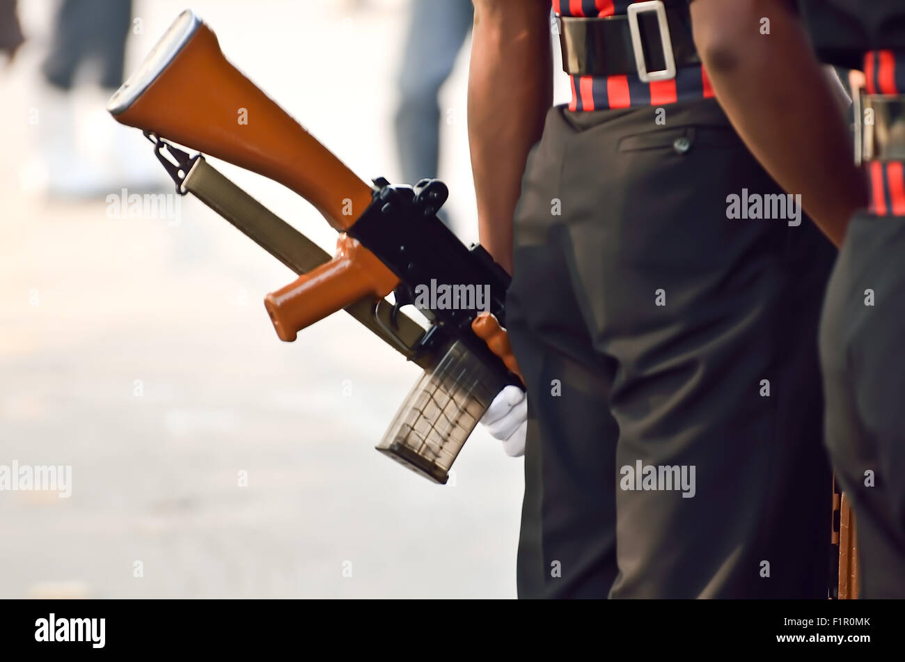Indian army soldier ak 47 gun hi-res stock photography and images - Alamy