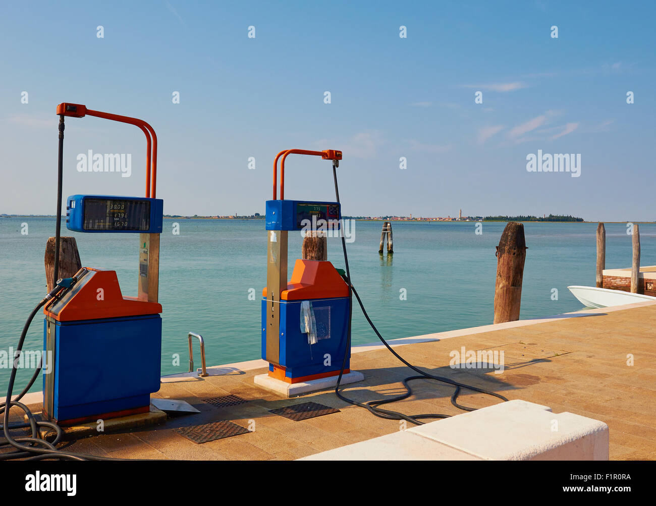 Fuel pump boat hires stock photography and images Alamy