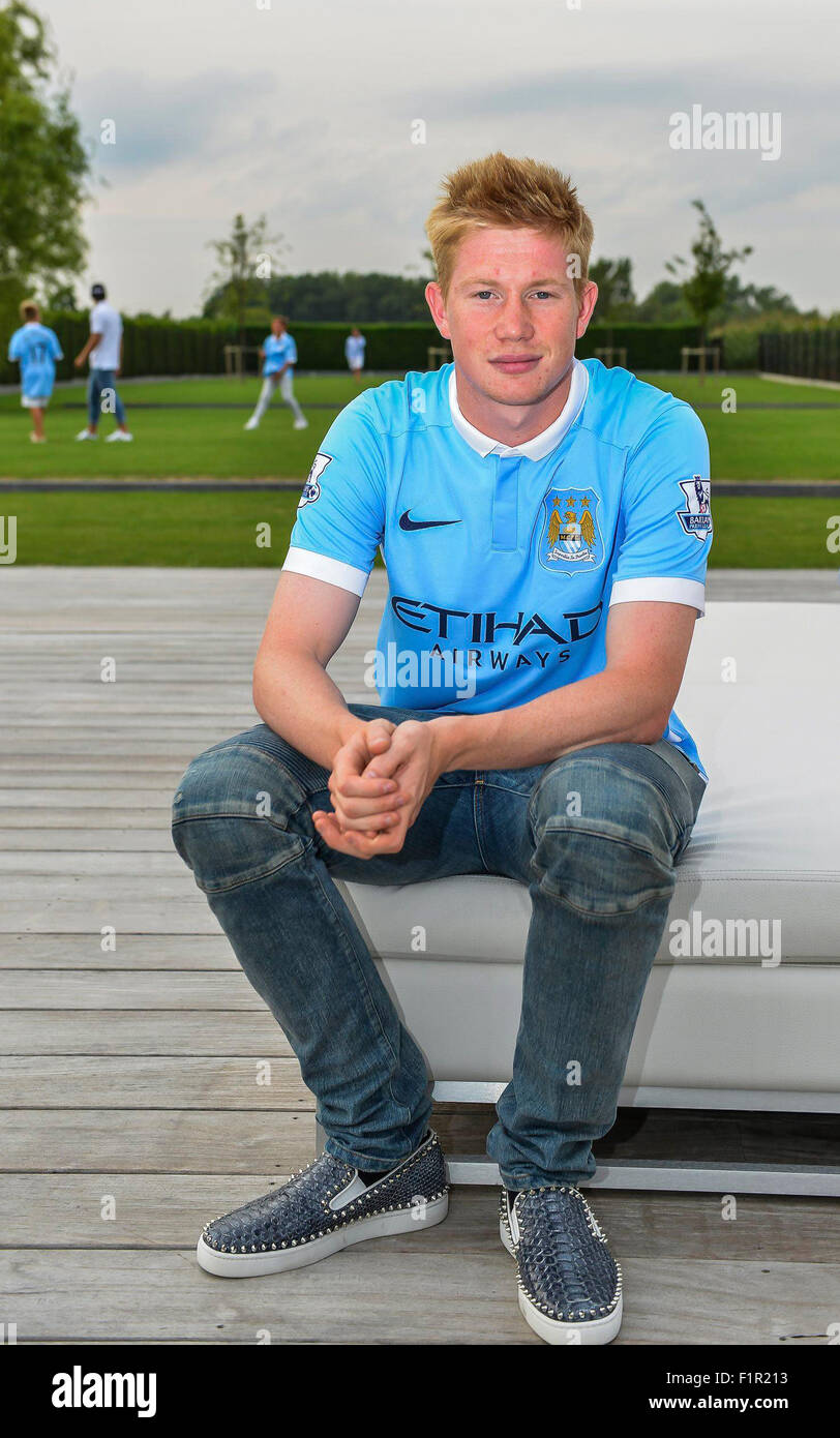 Manchester, UK. 31st Aug, 2015. New Manchester City player Kevin De Bruyne  in team shirt © Action Plus Sports/Alamy Live News Stock Photo - Alamy