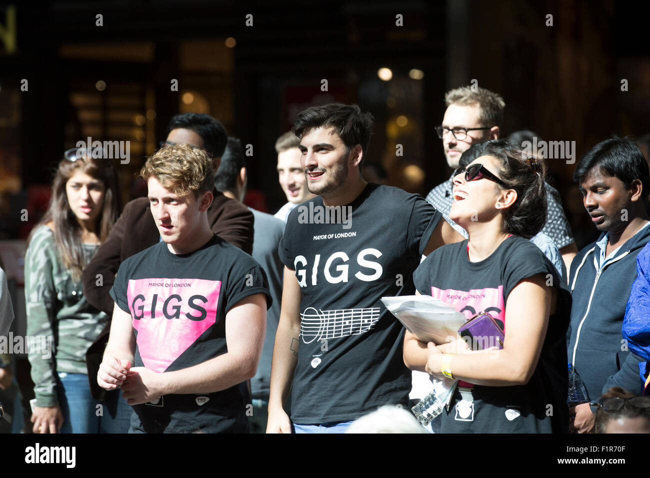 Stratford, UK. 6th September, 2015.Crowds watch the Gigs Grand Final, the UK's biggest street music competition, which is organised by the Mayor of London, takes place in Westfield Stratford city shopping centre Credit:  Keith Larby/Alamy Live News Stock Photo