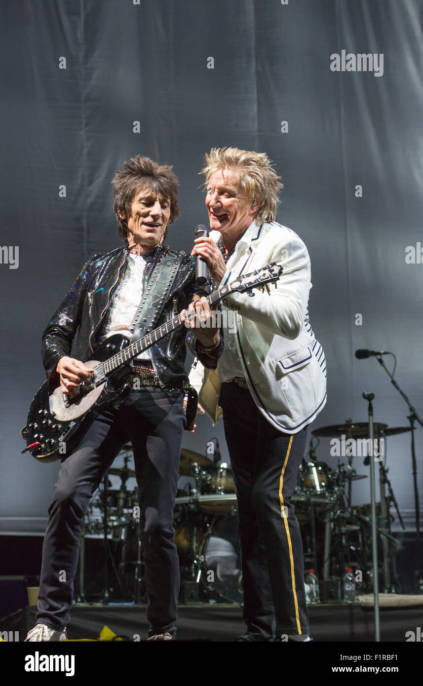 Ronnie Wood Rod Stewart Hi res Stock Photography And Images Alamy ronnie-wood-rod-stewart-hi-res-stock-photography-and-images-alamy