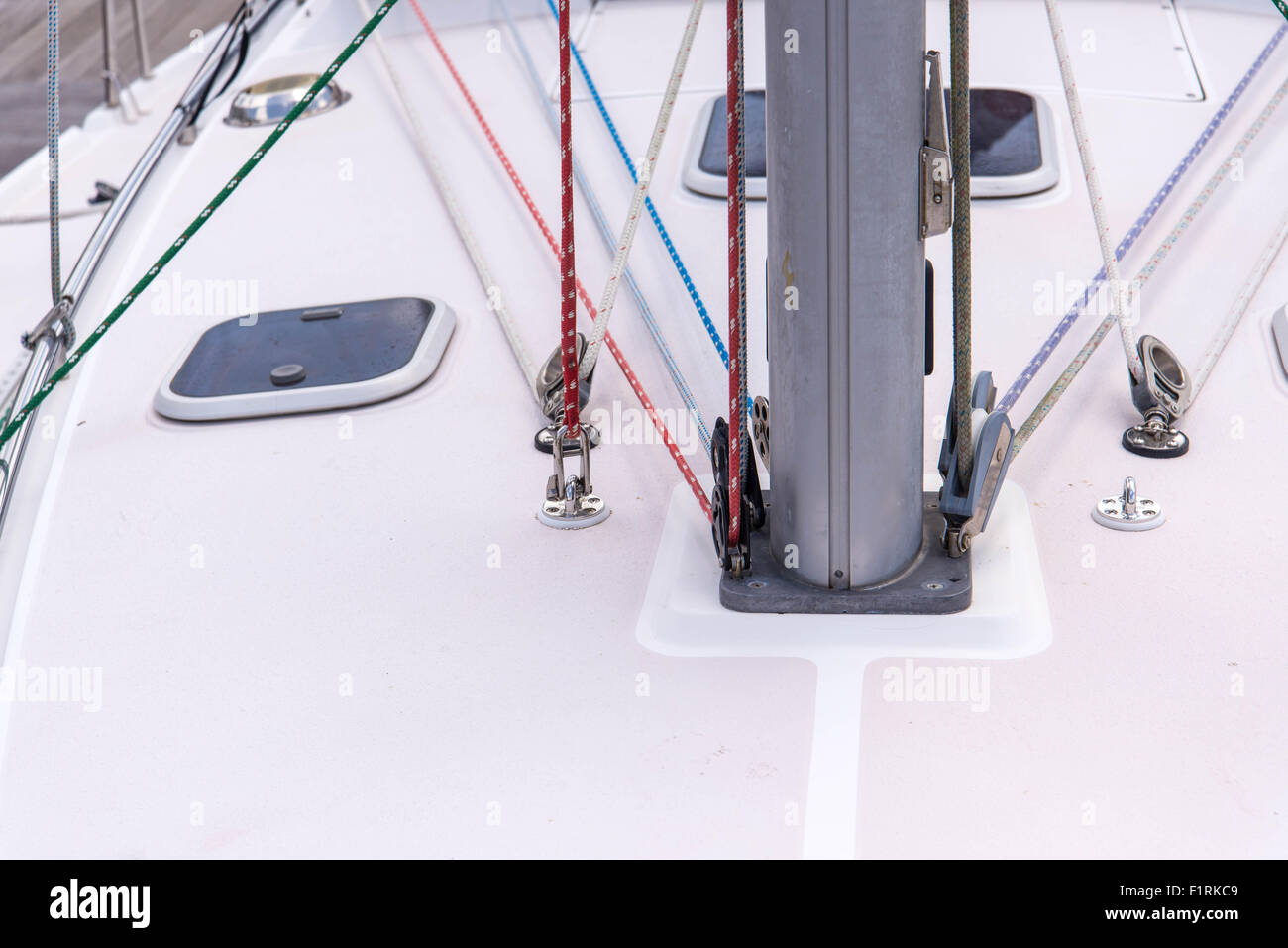 sailboat lines and pulleys Stock Photo - Alamy