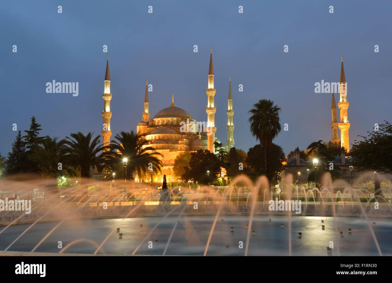 Sultanahmet Mosque (Blue Mosque) at dusk, Istanbul, Turkey Stock Photo ...
