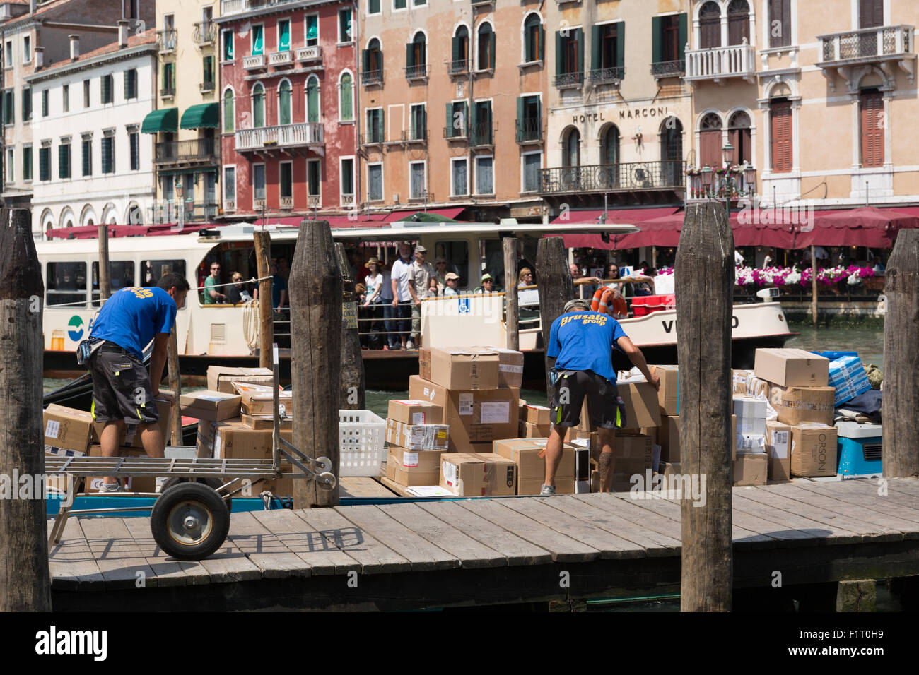 Workmen in venice italy hi-res stock photography and images - Alamy