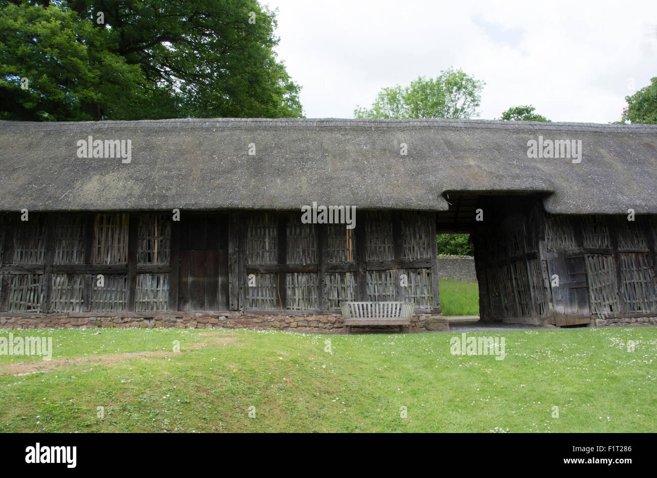 WALES; CARDIFF; ST.FAGANS MUSEUM; THE 17TH CENTURY STRYD LYDAN BARN FROM PENLEY; WREXHAM Stock Photo