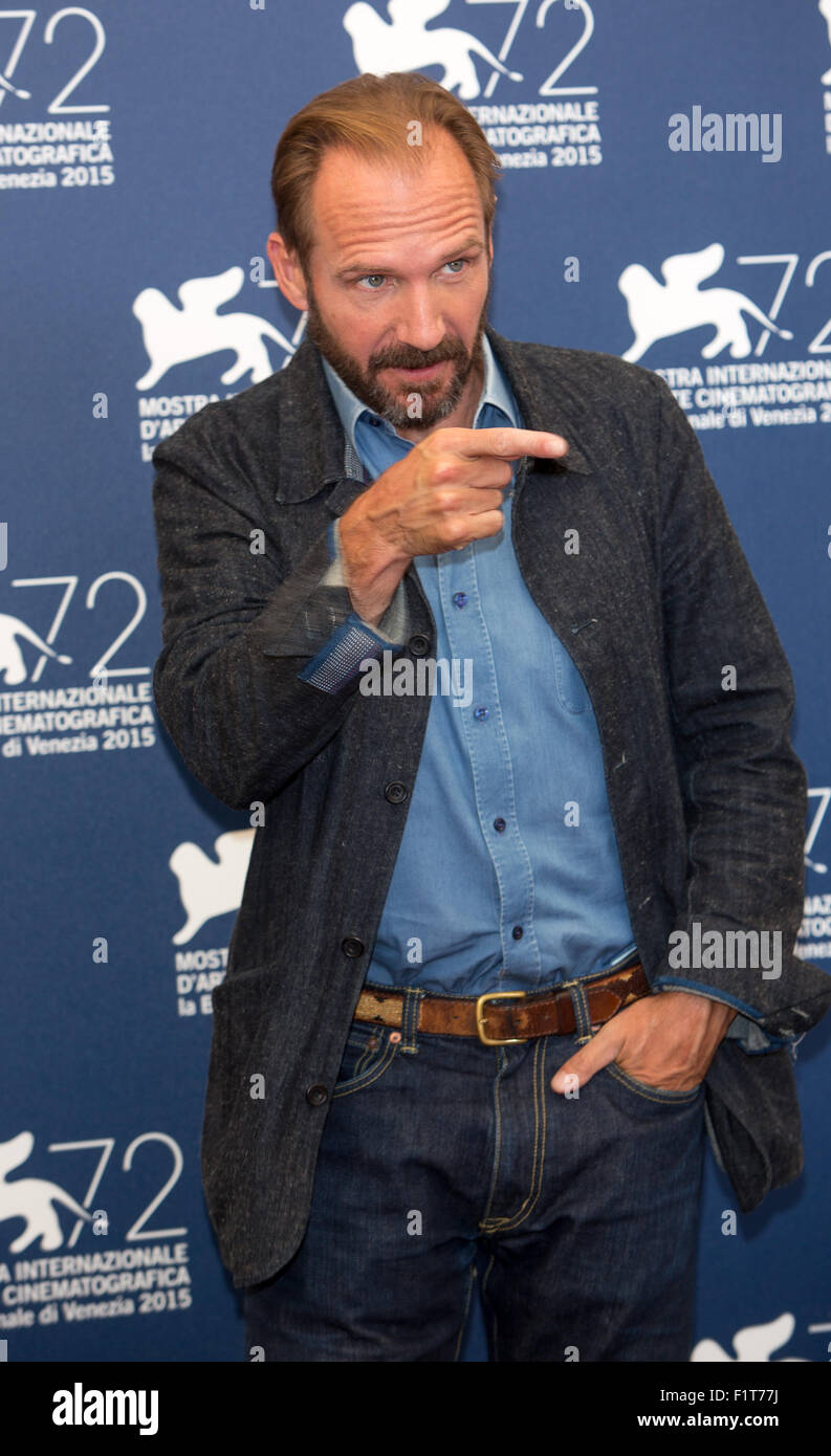 Actor Ralph Fiennes poses at the photocall of A Bigger Splash during the 72nd Venice Film Festival at Palazzo del Casino in Venice, Italy, on 06 September 2015. Photo: Hubert Boesl - NO WIRE SERVICE - Stock Photo