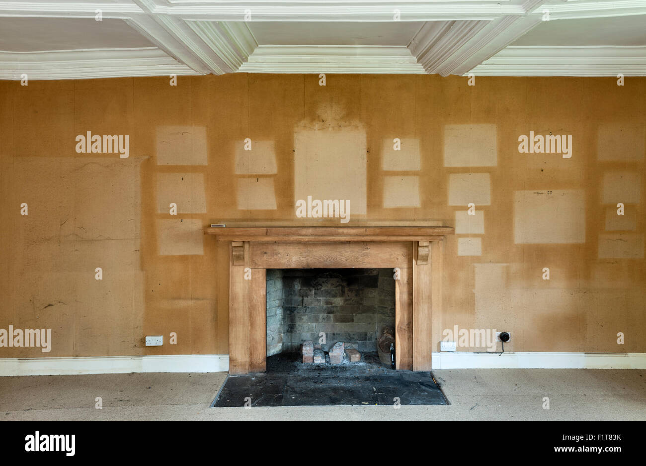 Moving house - after leaving, the ghostly outlines of framed pictures remain on an old faded wall in an empty room (UK) Stock Photo