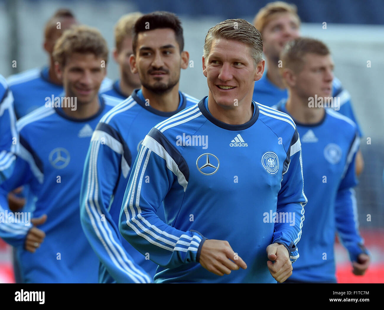 Glasgow, Great Britain. 6th Sep, 2015. Germany's Thomas Mueller (l-r), Ilkay Gundogan, Bastian Schweinsteiger, Christoph Kramer and Toni Kroos in action during the final training session of the German national soccer squad in Glasgow, Great Britain, 6 September 2015. Germany is preparing for the UEFA EURO 2016 qualification match against Scotland in Glasgow on 7 September 2015. Photo: Federico Gambarini/dpa/Alamy Live News Stock Photo