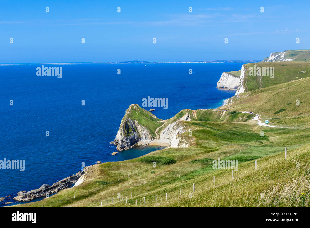 View from the South West Coast Path overlooking Durdle Door, near Lulworth, Jurassic Coast, Dorset, England, UK Stock Photo