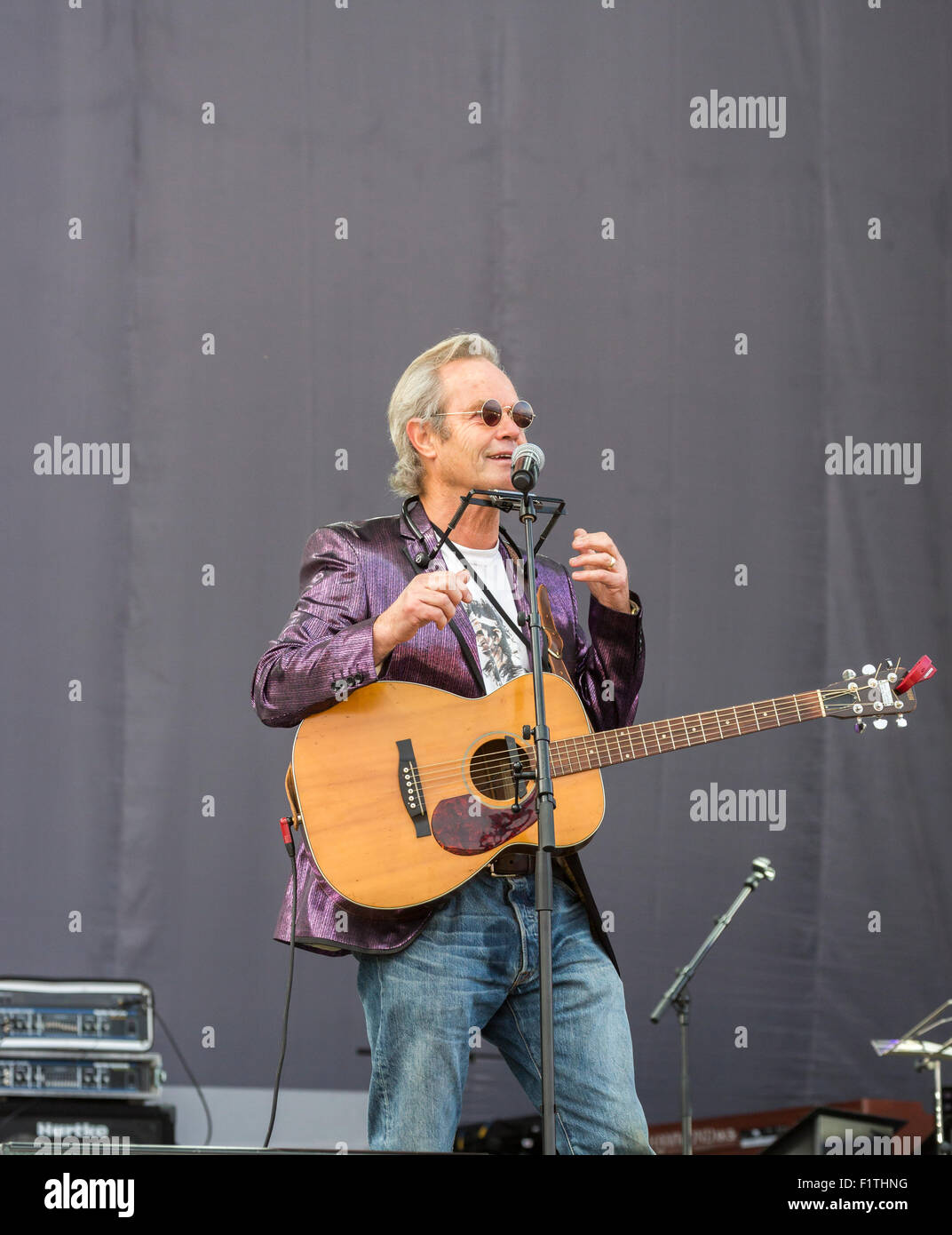Ewhurst, Surrey, England, UK. 5th September 2015. Chris Jagger performs