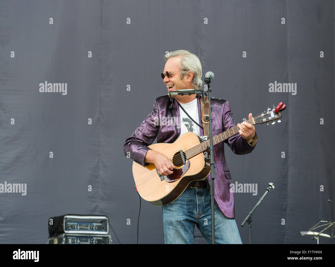 Ewhurst, Surrey, England, UK. 5th September 2015. Chris Jagger performs