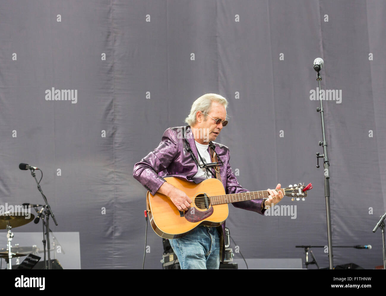 Ewhurst, Surrey, England, UK. 5th September 2015. Chris Jagger performs