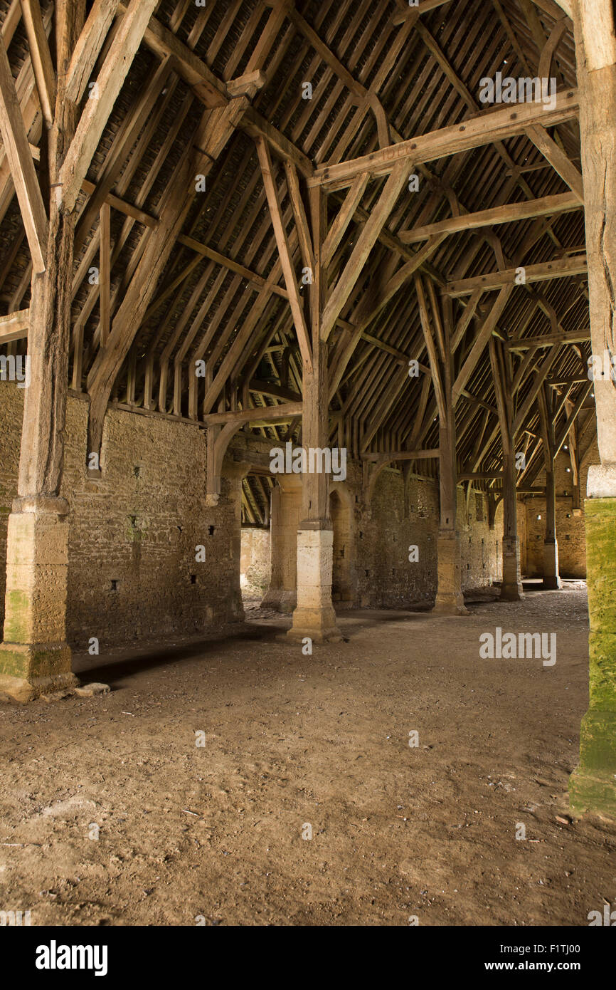 UK, Oxfordshire, Faringdon, Great Coxwell, 14th century Tithe Barn interior roof supported on  stone aisle posts Stock Photo