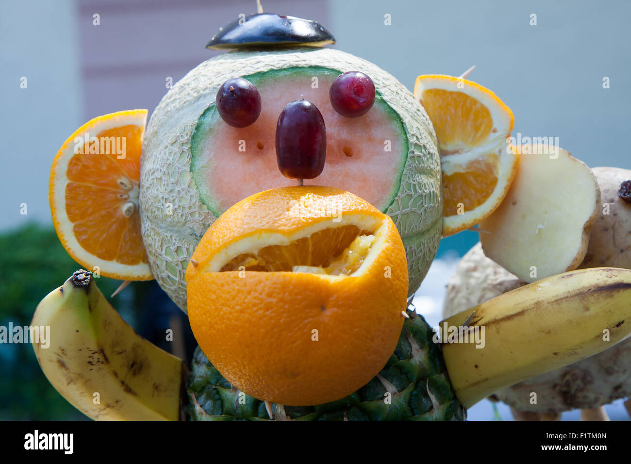 The figures of various animals made from fruits and vegetables Stock Photo - Alamy The figures of various animals made from fruits and vegetables Stock Photo - Alamy