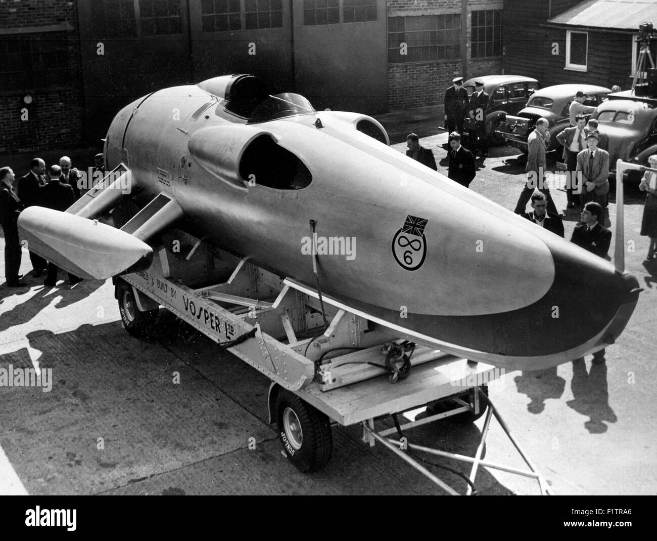 AJAXNETPHOTO. 1952. PORTSMOUTH, ENGLAND. - JET SPEED BOAT LAUNCHING - THE REID RAILTON DESIGNED AND VOSPER LTD BUILT CRUSADER ROLLED OUT PRIOR TO LAUNCHING. BOAT WAS POWERED BY A DE HAVILAND GHOST JET ENGINE FOR WORLD WATER SPEED RECORD ATTEMPT BY JOHN COBB WHO PILOTED THE CRAFT AND WAS KILLED AFTER IT DISINTIGRATED ON LOCH NESS 29TH SEPTEMBER, 1952. WRECK WAS DISCOVERED IN DEEP WATER IN 2002. PHOTO:VTCOLLECTION/AJAX REF:VT8019001 Stock Photo