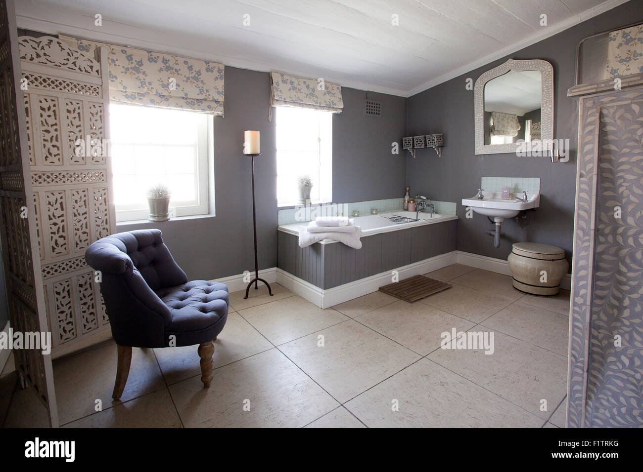 Interior photo of a en suite bathroom Stock Photo