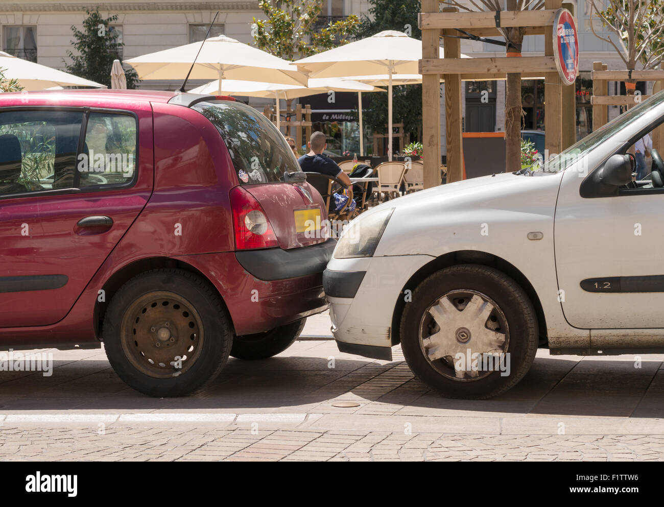 Cars parked bumper to bumper, very close together, Béziers, Languedoc