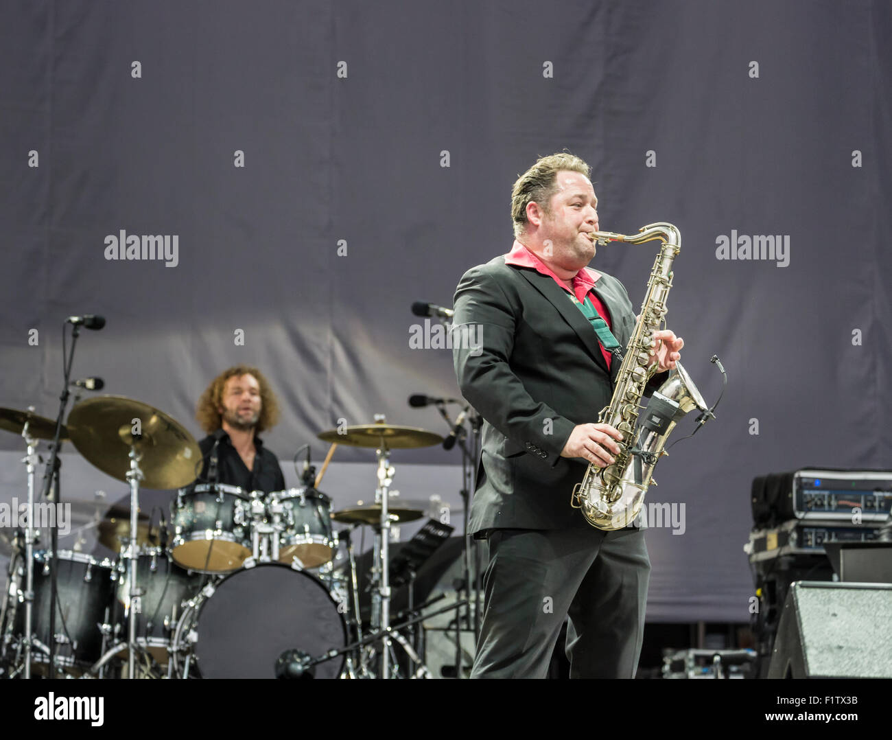 Ewhurst, Surrey, England, UK.  5th September 2015.  The Leo Green Experience performs live on stage at the Rock 'n' Horsepower event held at Hurtwood Park Polo Club, Ewhurst, Surrey, UK.  The event was held in support of Prostate Cancer UK. Credit:  Graham Prentice/Alamy Live News Stock Photo