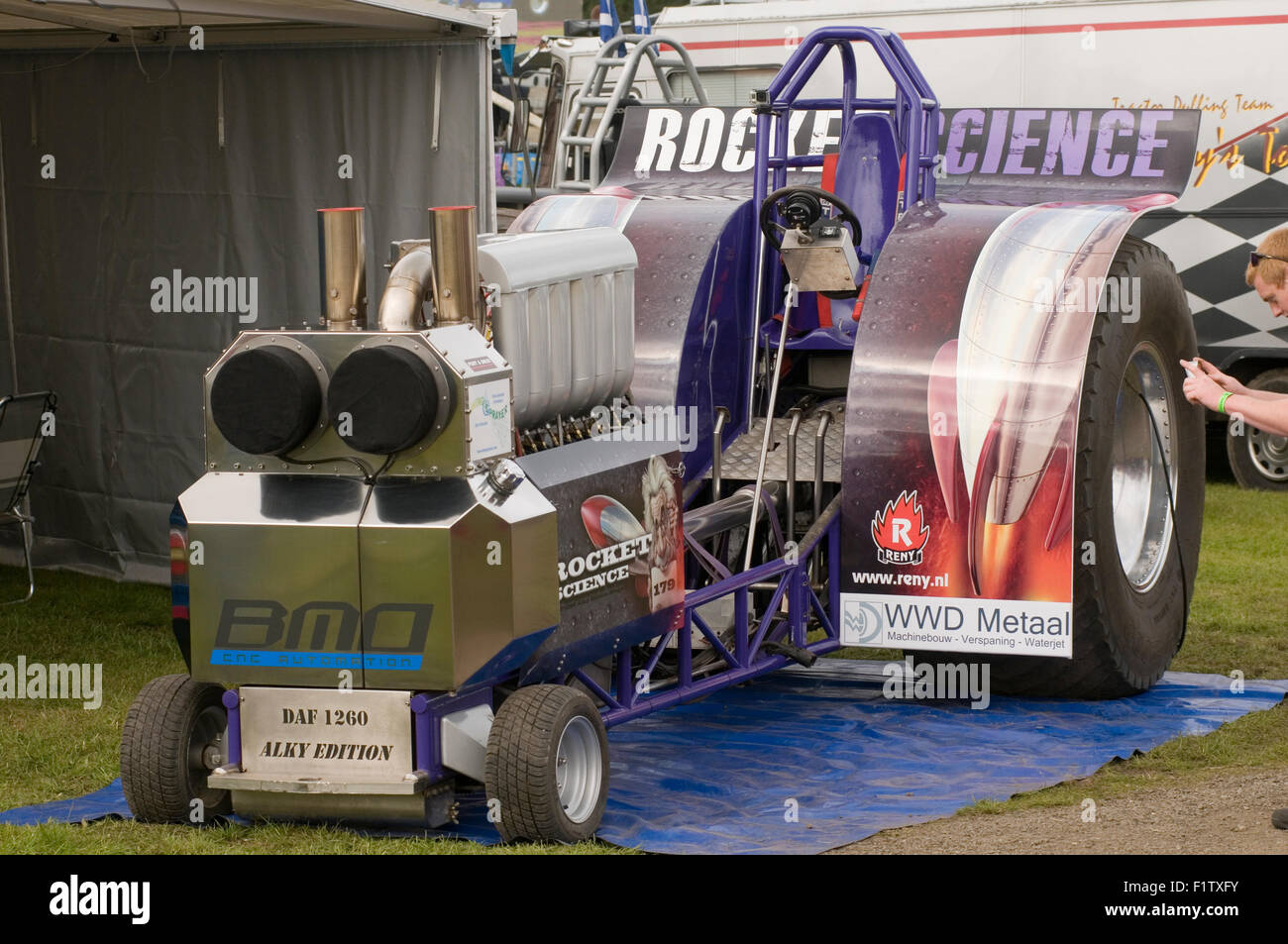 daf truck engine converted to run on methanol racing fuel in a 3.5 ton tractor puller Stock Photo