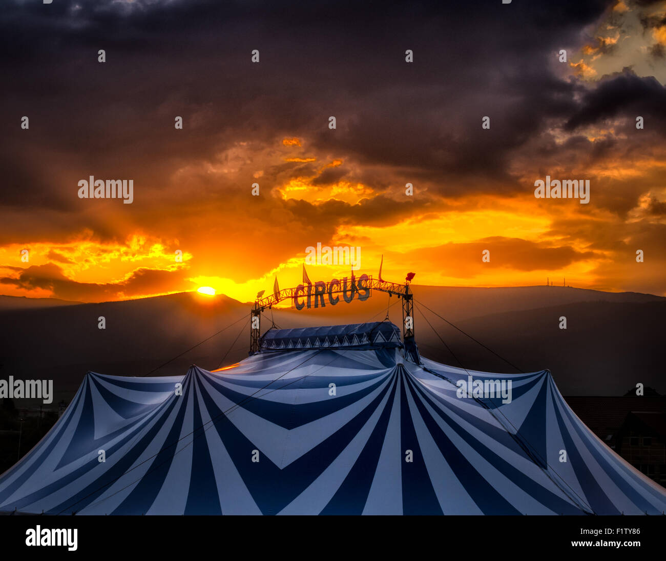 Welcome circus hi-res stock photography and images - Alamy