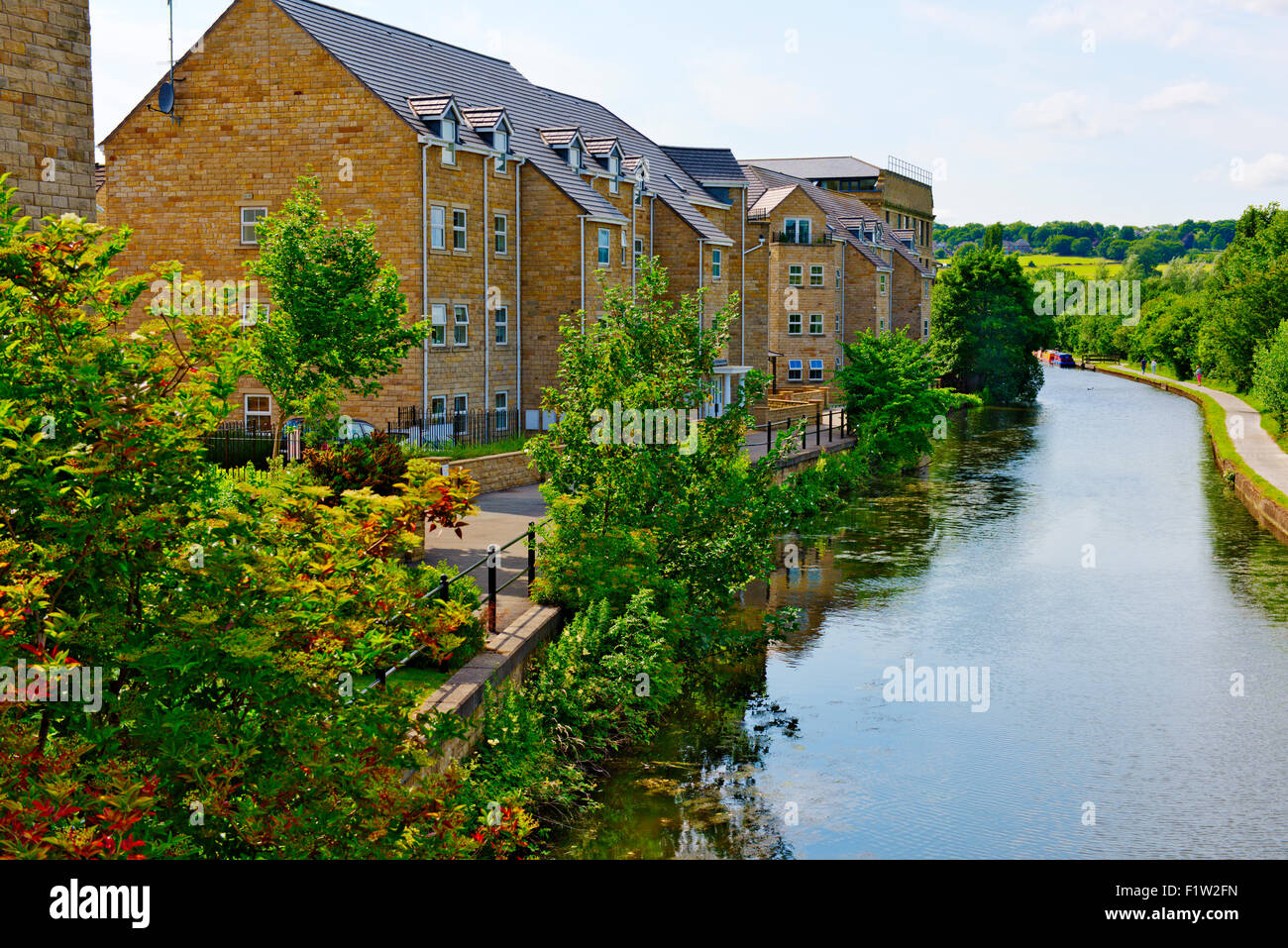 Modern flats along the Leeds and Liverpool canal, Apperley Bridge, Bradford, West Yorkshire, UK Stock Photo