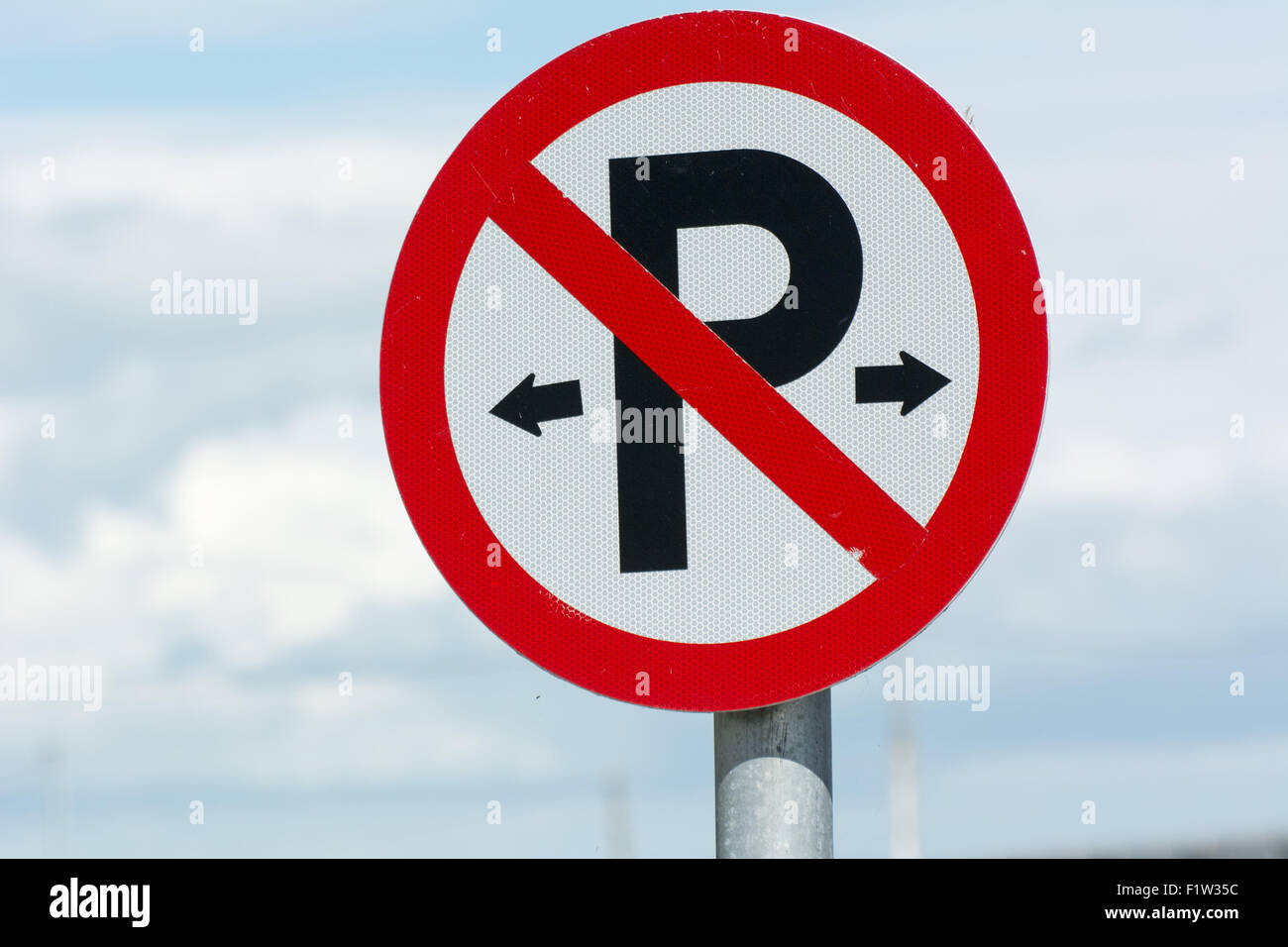 No parking sign hi-res stock photography and images - Alamy