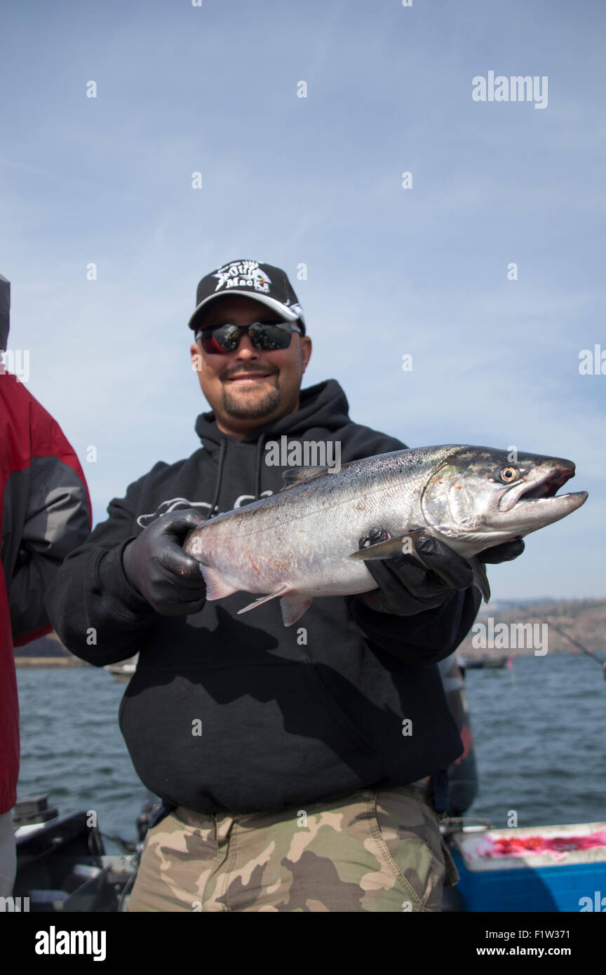 Chinook salmon fishing on the Columbia River near The Dalles, Oregon Stock Photo - Alamy