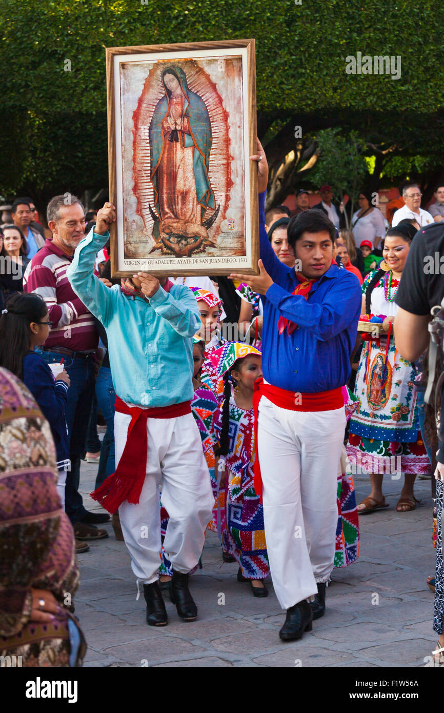 Carrying THE VIRGIN DE GUADALUPE to start the FOLK DANCE FESTIVAL - SAN MIGUEL DE ALLENDE, MEXICO Stock Photo