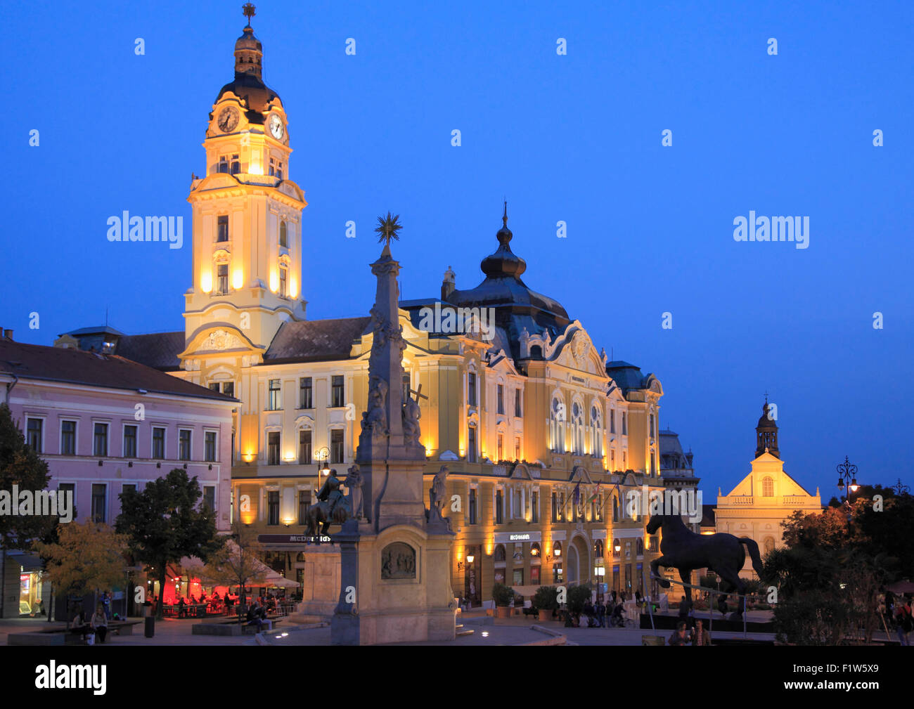 Hungary P cs Sz chenyi T r City Hall Landmark Stock Photo Alamy hungary-p-cs-sz-chenyi-t-r-city-hall-landmark-stock-photo-alamy