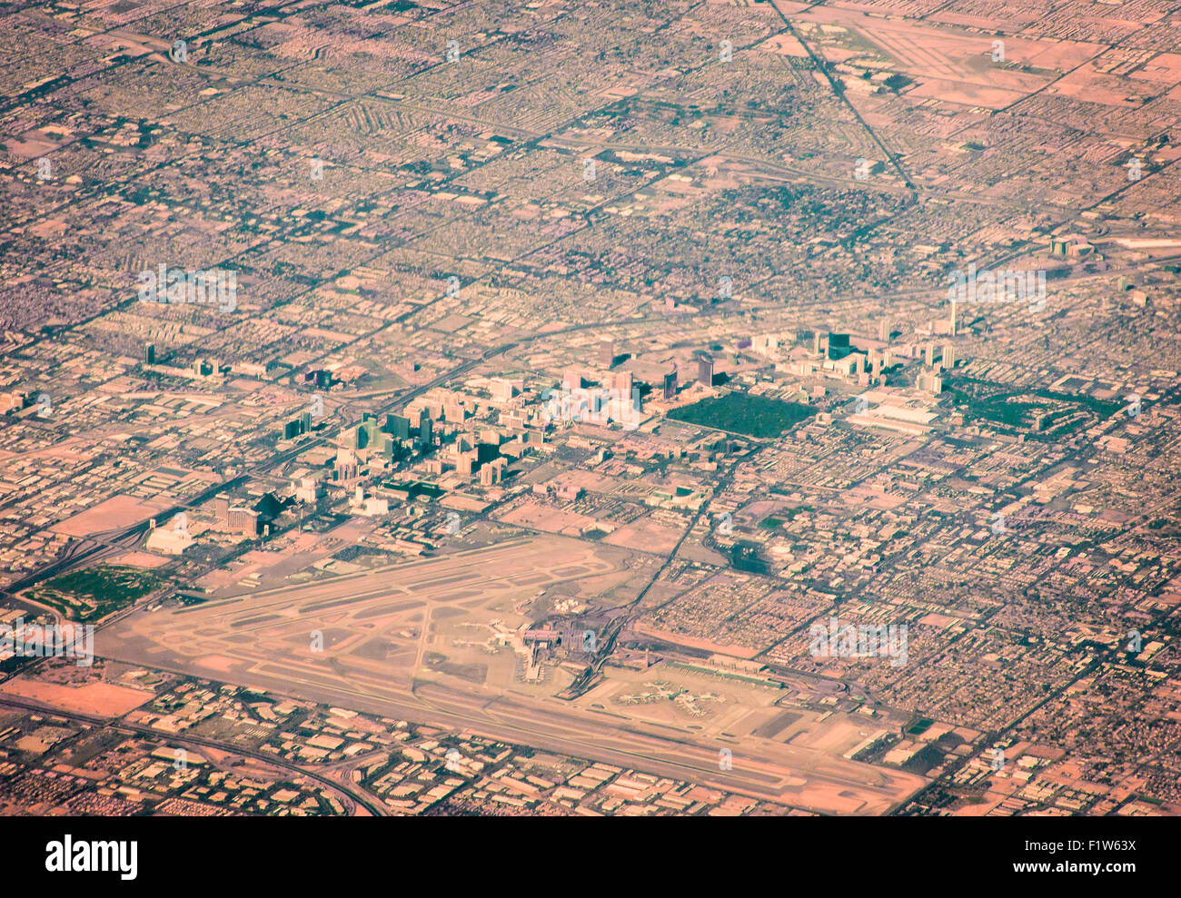 Las Vagas from 20 000 feet up in plane flying over Stock Photo Alamy