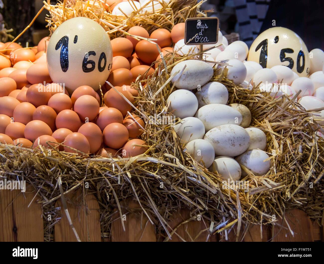 Farm eggs for sale hires stock photography and images Alamy