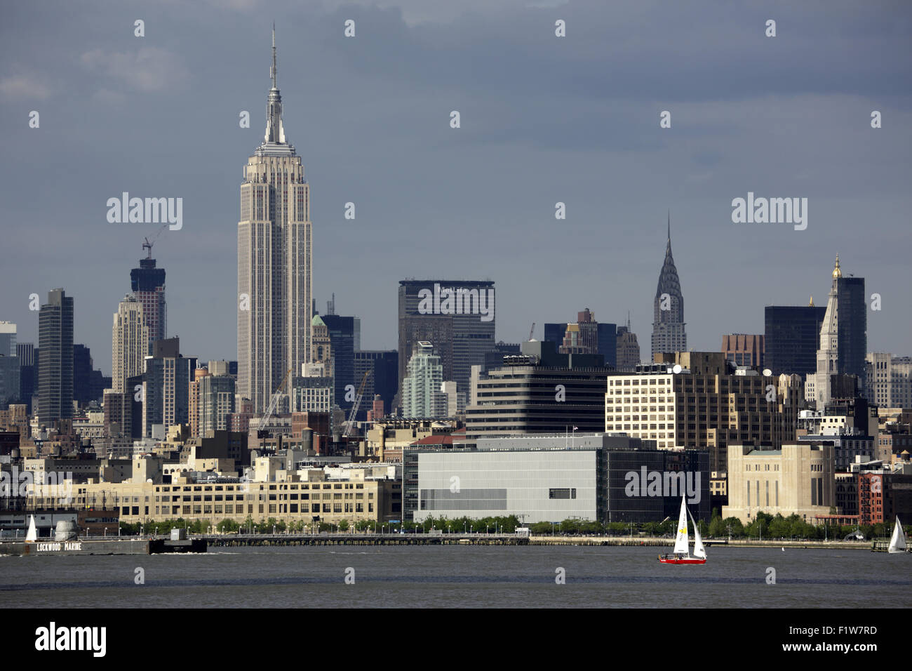 The skyline of midtown Manhattan with Empire State Building with a ...