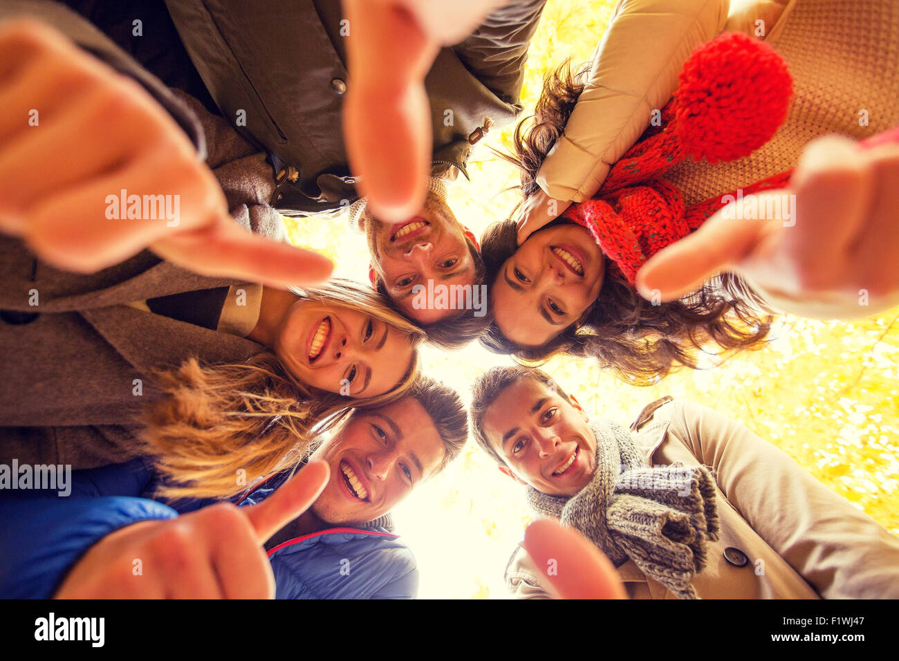Happy smiling group youth teens hi-res stock photography and images - Alamy