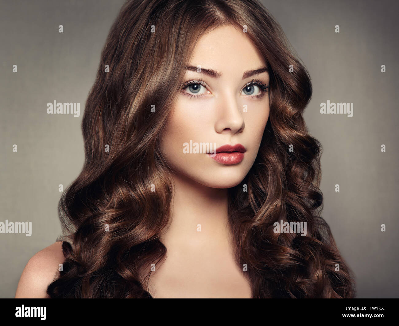 pin-en-tengo-cara-redonda-rulos-pelo-crespo-quiero-corto-short